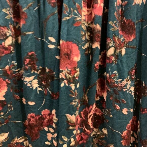 Taylor and Sage Flare Arm Top - Picture 7 of 8